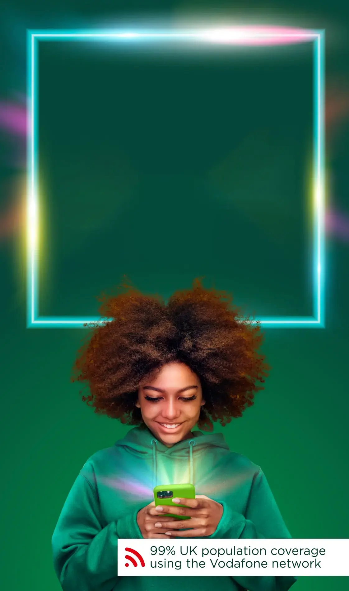A smiling woman holding a mobile phone.